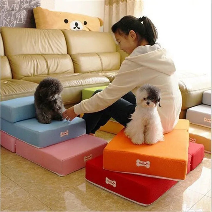 Escalier pour animaux antidérapant. Confort et sécurité pour chiens et chats.  Mousse douce, facile à nettoyer.