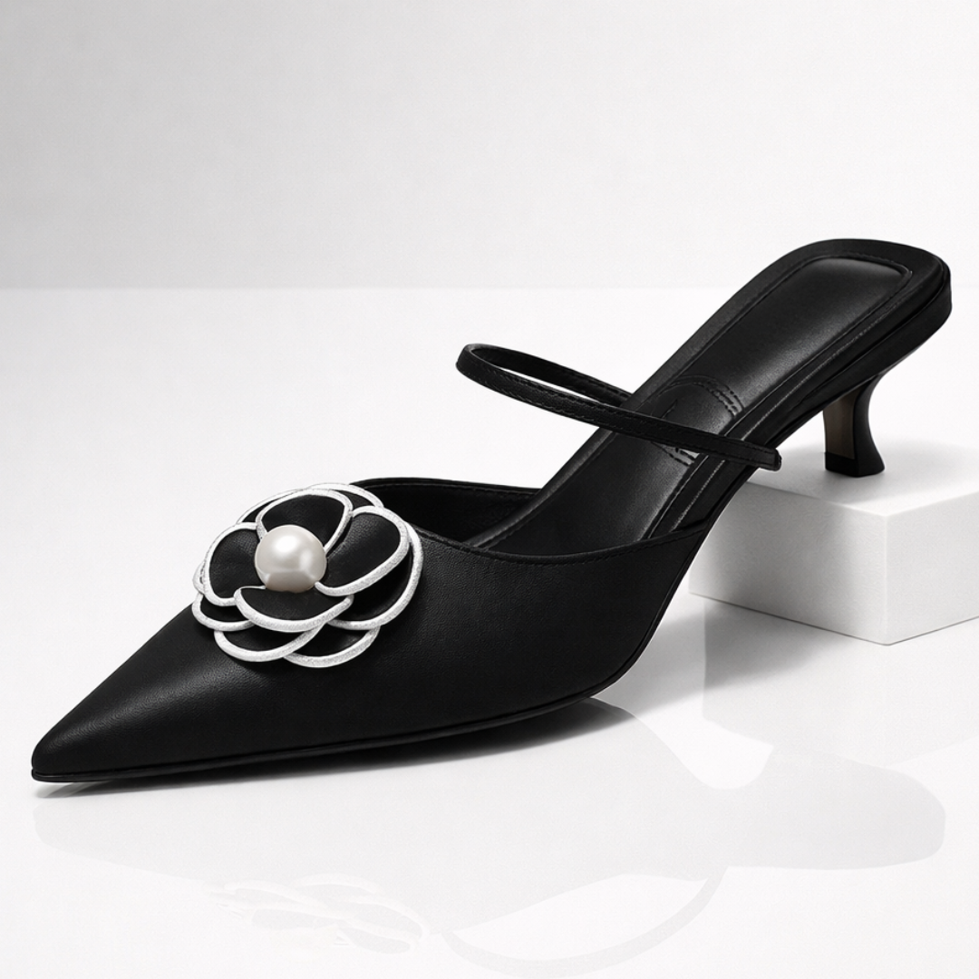 Chaussures femme à talon bas avec applique fleurie, style slingback. Idéales pour la mode soirée et bureau.