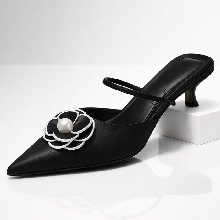 Chaussures femme à talon bas avec applique fleurie, style slingback. Idéales pour la mode soirée et bureau.