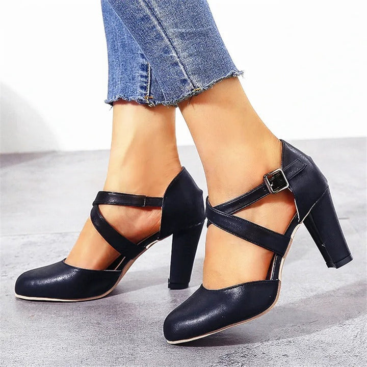 Chaussures à talons confortables et stylées pour femme, idéales pour le travail ou un mariage.
