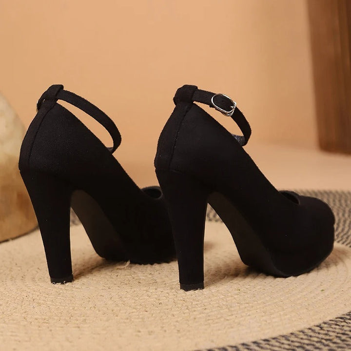 Talons hauts séduisants, chaussures habillées femme, noires, pour un style féminin et tendance.