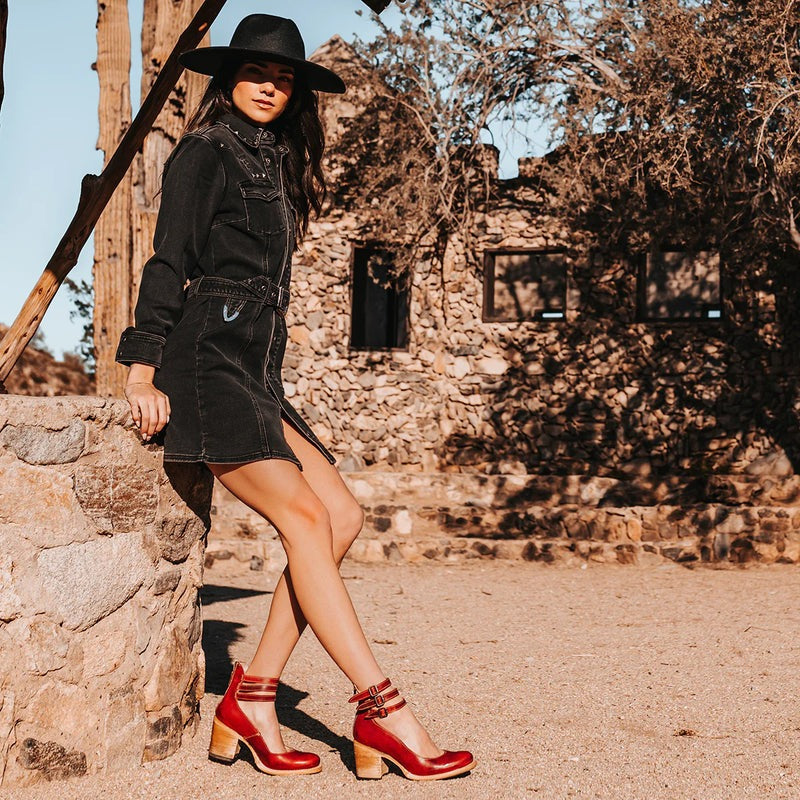 Escarpins Norla, bout fermé, talons hauts, ajoutent une touche chic à votre tenue.