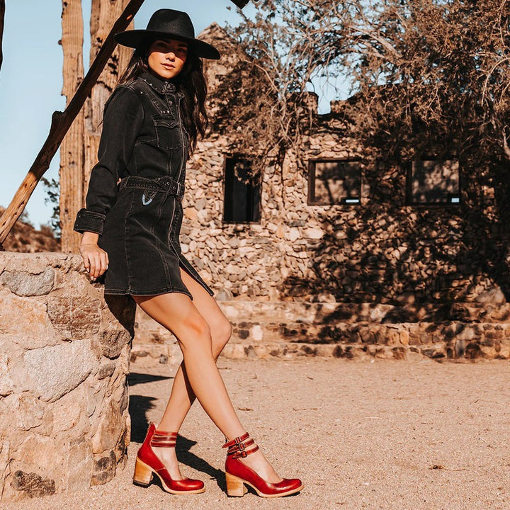 Escarpins Norla, bout fermé, talons hauts, ajoutent une touche chic à votre tenue.