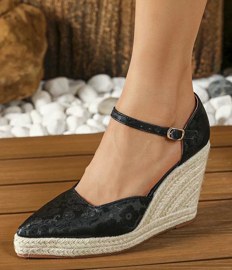 "Espadrilles à talons compensés bohème élégantes, design classique moderne, sangle réglable, semelle antidérapante."