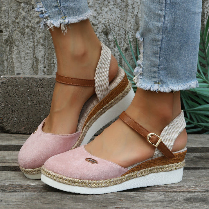 "Espadrilles orthopédiques Freya pour femmes, design moderne, confort optimal, semelle antidérapante, légères et respirantes.