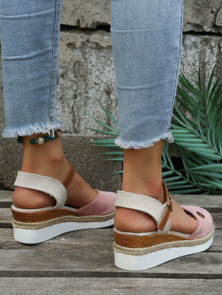 "Espadrilles orthopédiques Freya pour femmes, design moderne, confort optimal, semelle antidérapante, légères et respirantes.