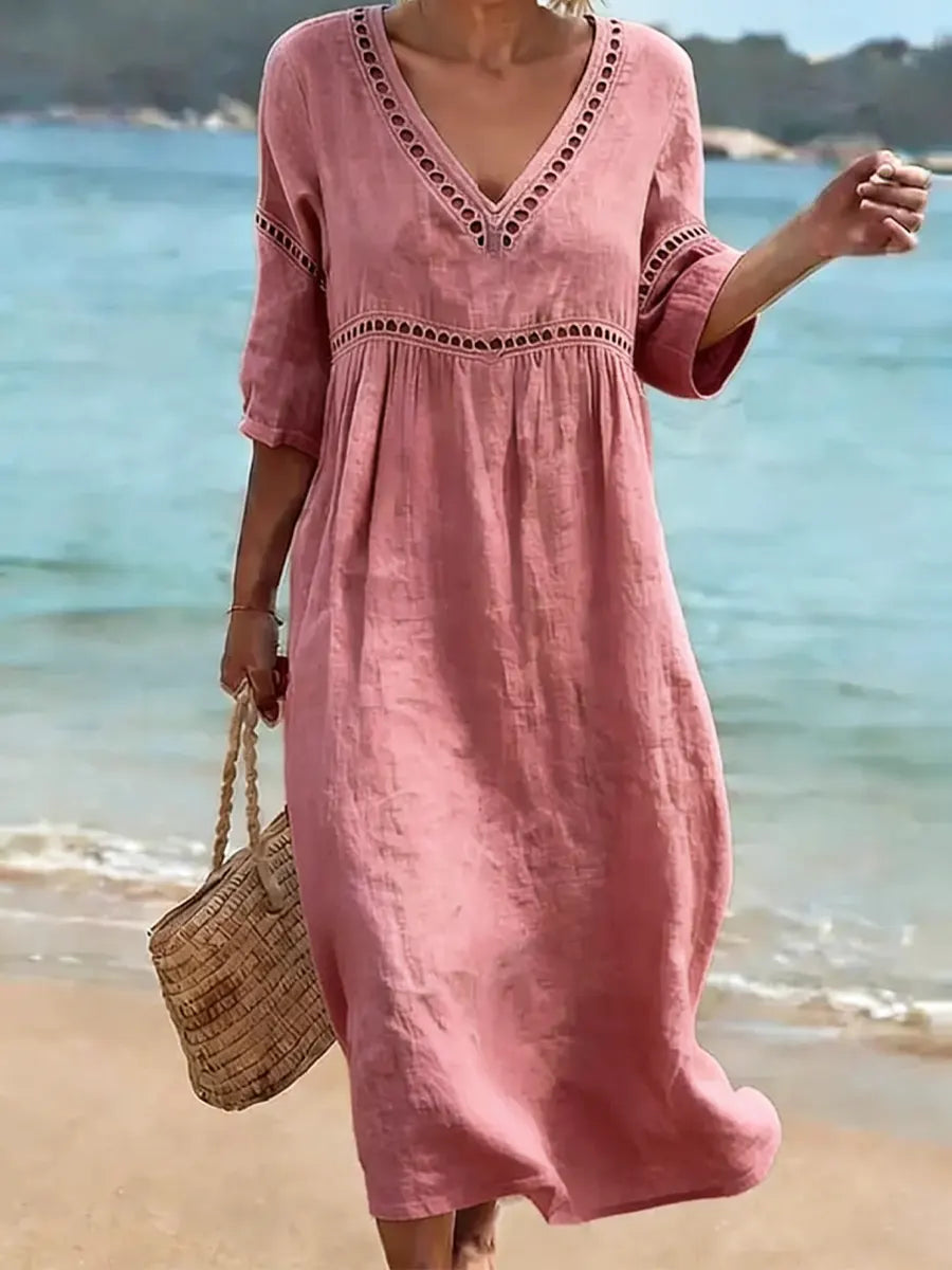 Robe d'été femme en coton léger, col V, coupe fluide. Robe mi-longue à manches courtes pour un confort estival.