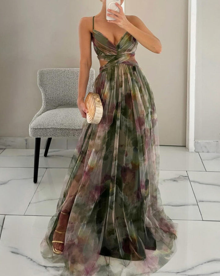 Robe longue de cérémonie femme, florale, bretelles fines, col V, coupe évasée A-line, très féminine.