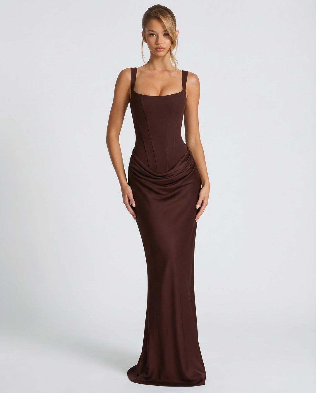 Robe longue femme moulante, col carré. Robe de soirée chic avec détails drapés aux hanches et laçage style bustier.