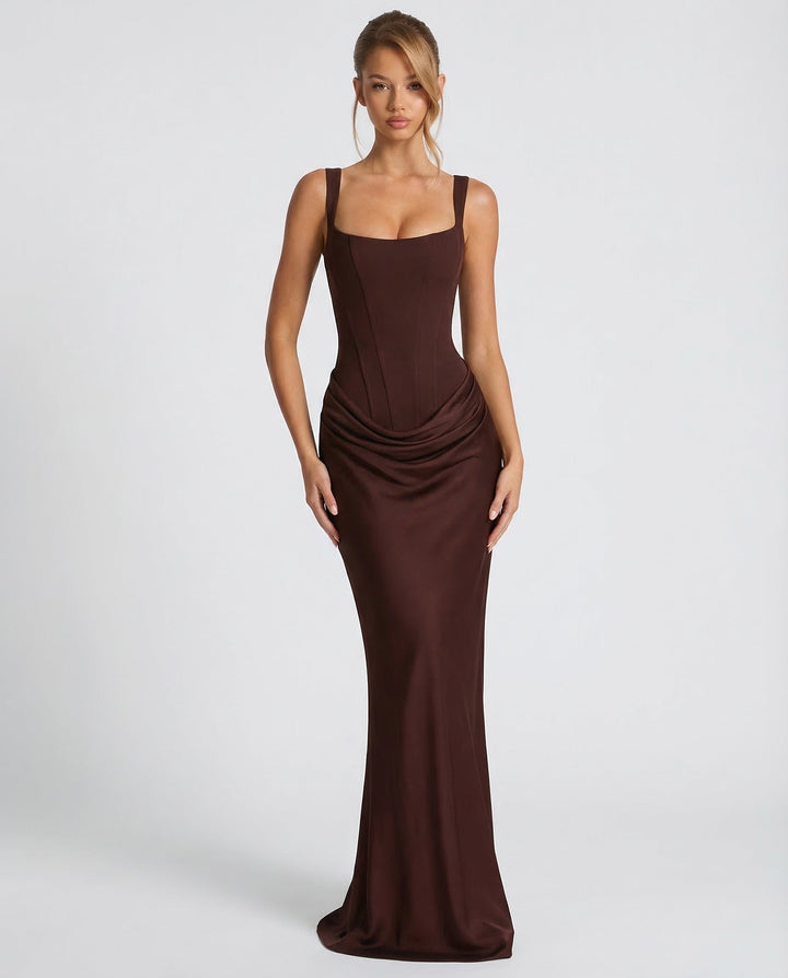 Robe longue femme moulante, col carré. Robe de soirée chic avec détails drapés aux hanches et laçage style bustier.