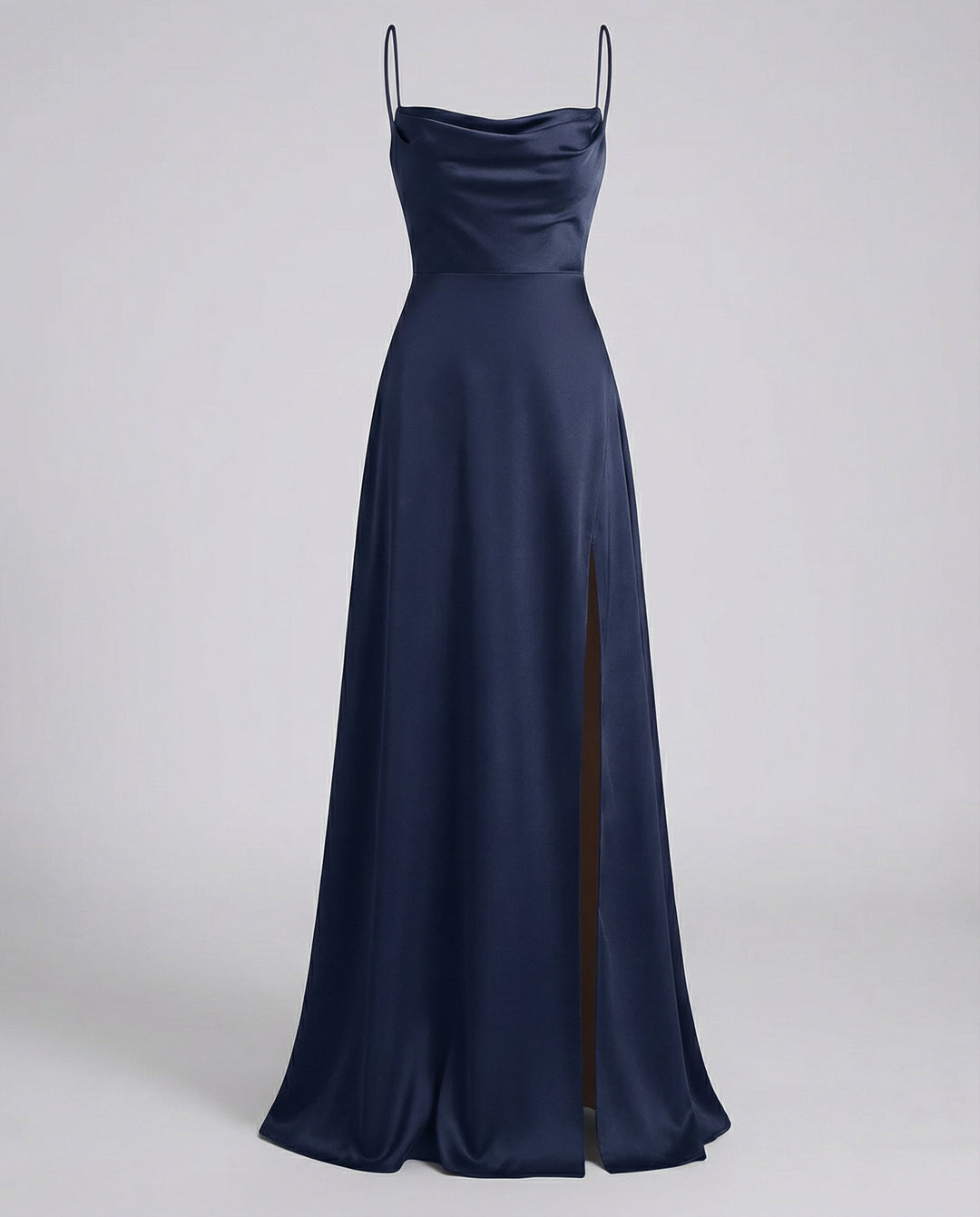 Robe longue femme, élégante avec fente, encolure drapée et dos lace pour soirée chic.