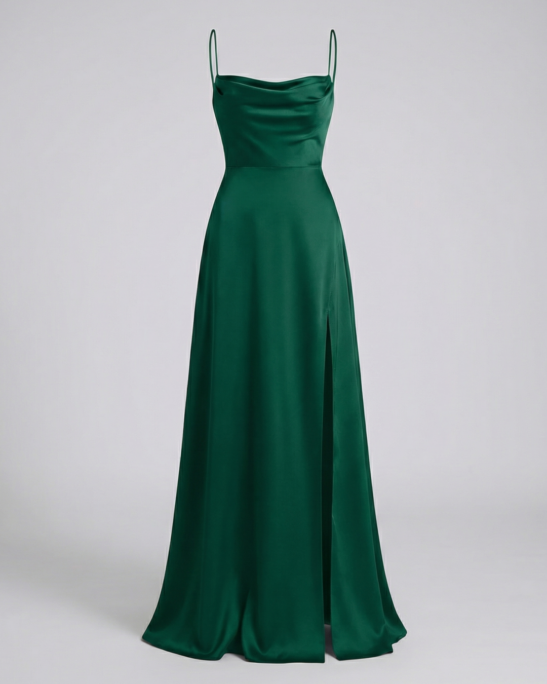 Robe de mariée invitée longue, encolure drapée et fente, pour occasions spéciales et glamour.