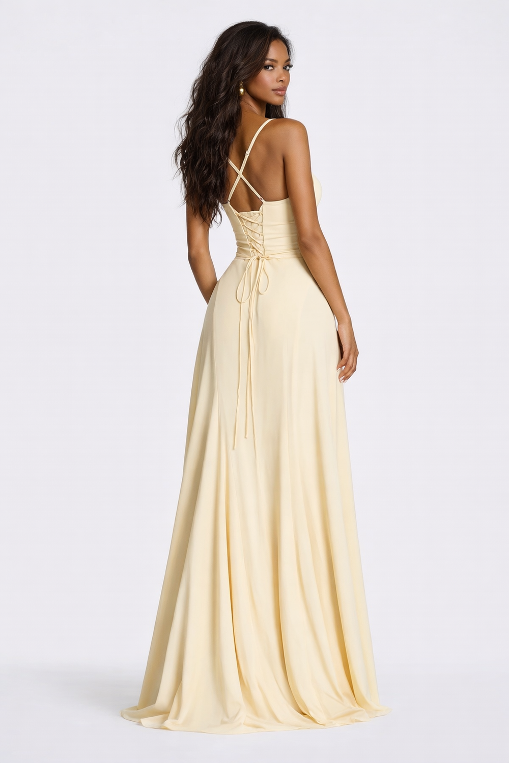 Magnifique robe de bal femme, coupe A-ligne, dos corset. Disponible en bleu et jaune pour une allure sophistiquée.