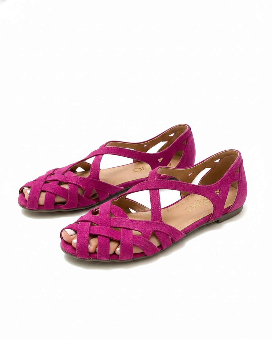 Sandales plates femme tressées à bout ouvert, confortables et élégantes pour un look estival casual.