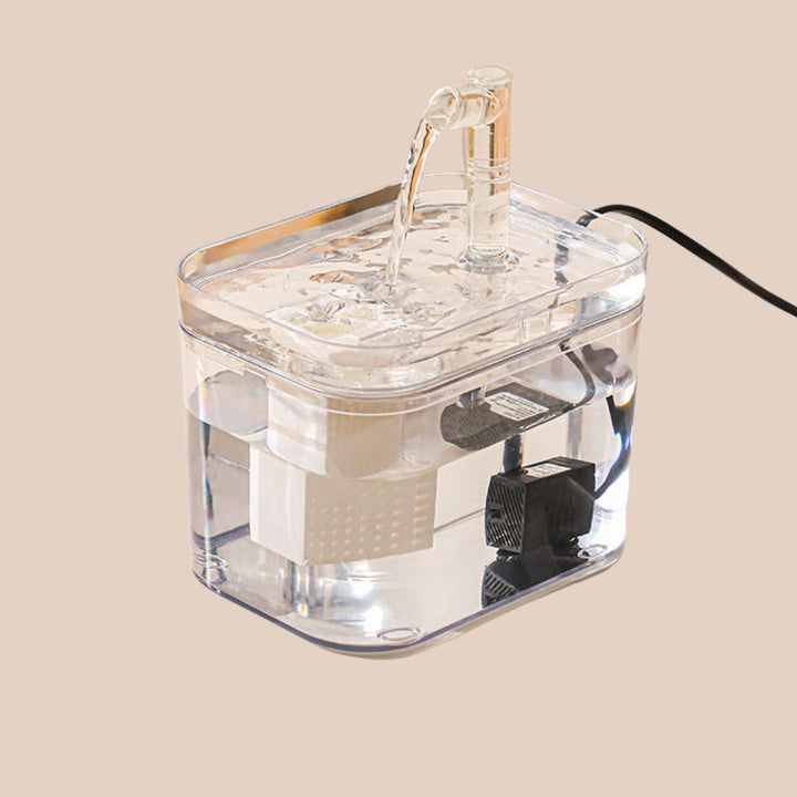 Fontaine à eau silencieuse pour animaux. Filtration intégrée. Design élégant et transparent, 1,5L.
