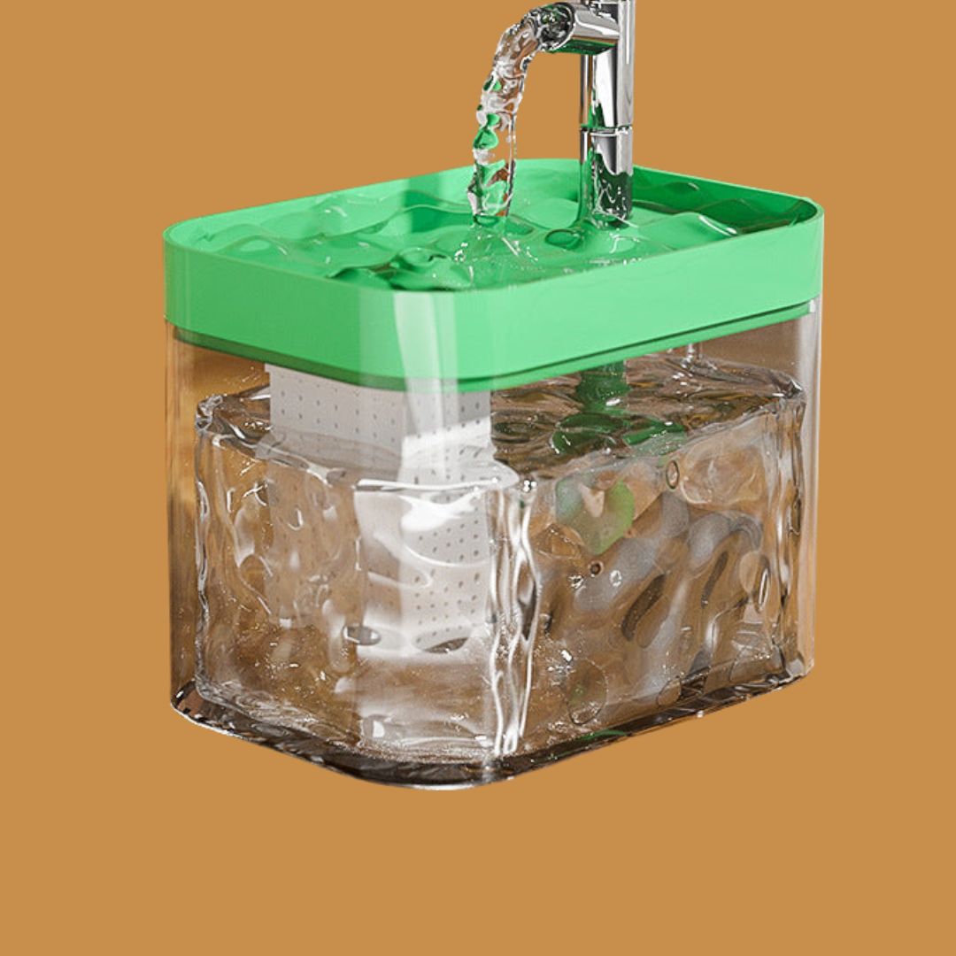 Fontaine à eau silencieuse pour animaux. Filtration intégrée. Design élégant et transparent, 1,5L.