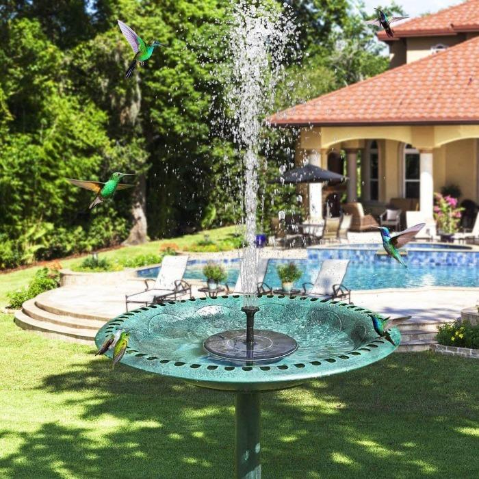 "Fontaine solaire élégante avec buses réglables, créant une ambiance zen dans votre jardin, image de produit"
