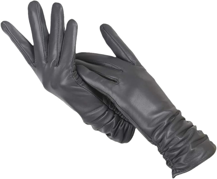 Gants noirs classiques pour femmes, accessoire indispensable pour rester chaude et élégante en mode hiver.