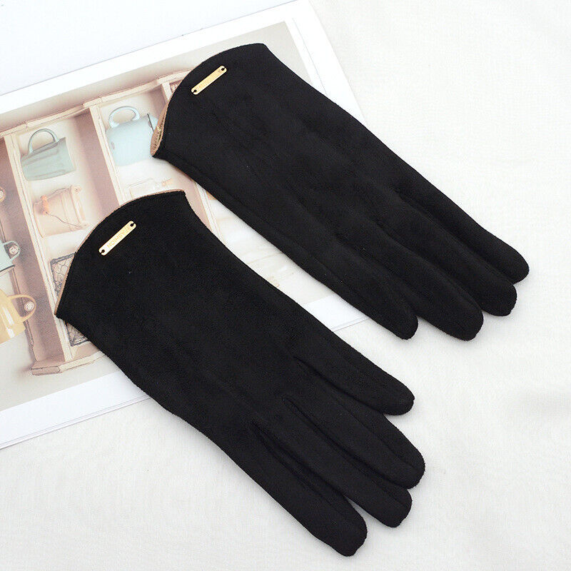 Gants élégants pour femmes, accessoire de mode hivernal, chauds et fonctionnels.