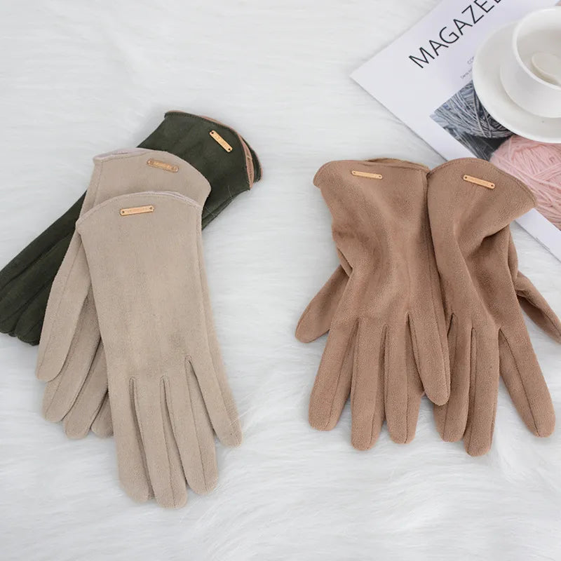 Gants quotidiens pour femmes, style classique, offrent chaleur et usage tactile pratique en hiver.