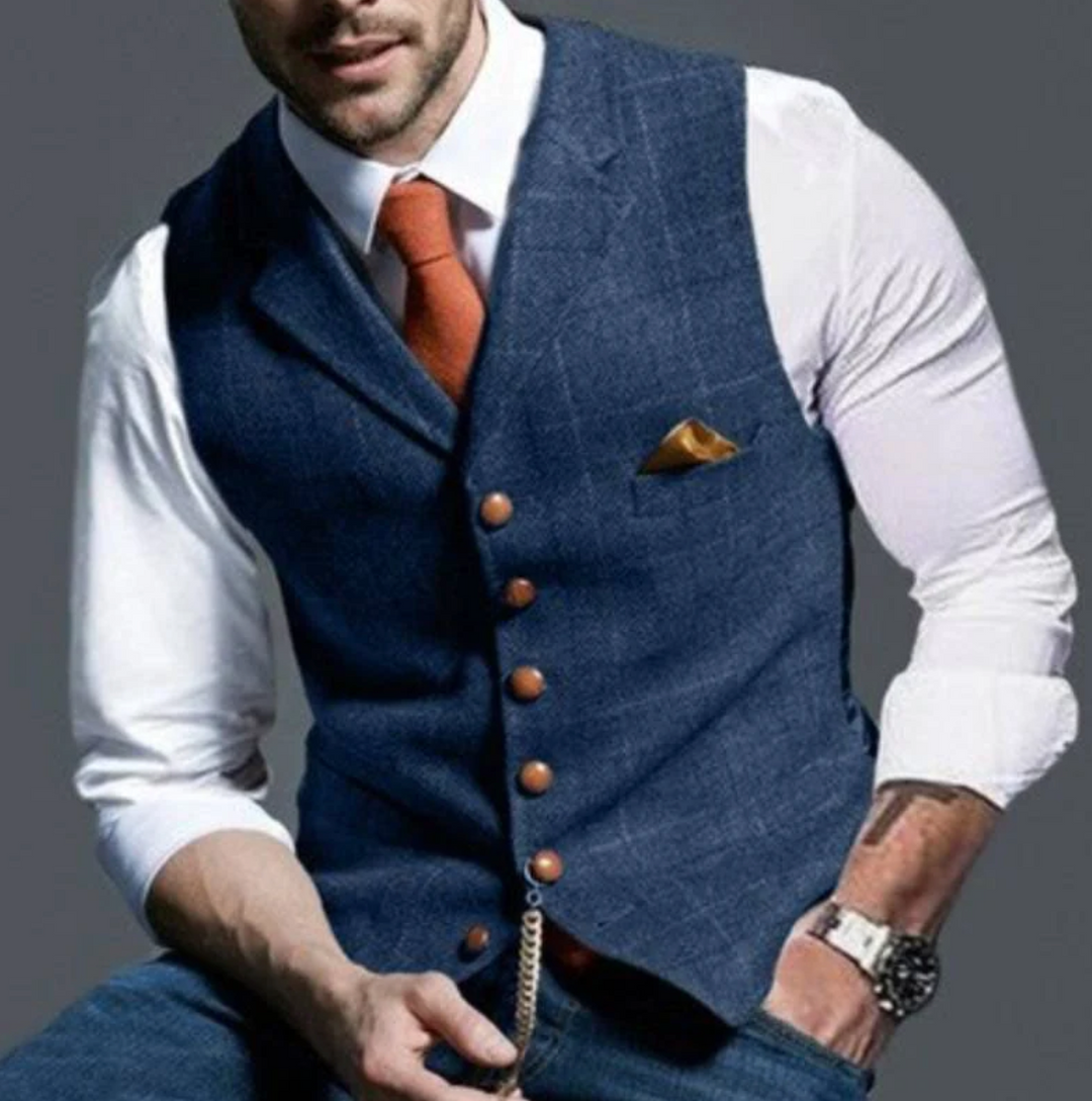 Gilet bleu en laine, coupe ajustée, style classique.  Tricot élégant et confortable pour femme.