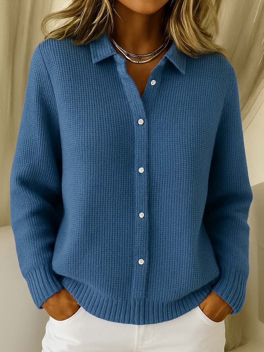 Mode féminine: gilet manches longues élégant et confortable, avec boutons, disponible en bleu et rose.