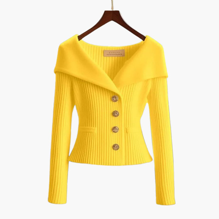 Cardigan femme en maille côtelée douce, coupe courte, avec boutons, pour un style féminin et moderne.