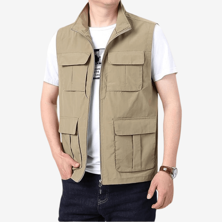 Gilet de voyage bleu marine, léger, séchage rapide, multi-poches, idéal randonnée et aventures extérieures.