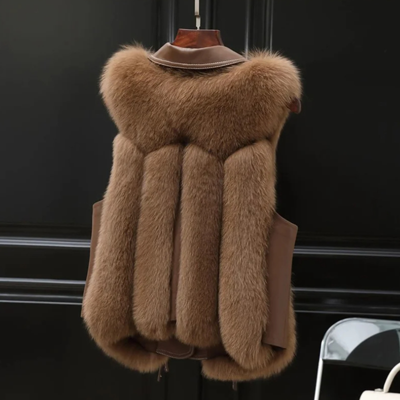 Gilet élégant femme, confortable et chaud, parfait pour la mode féminine d'hiver.