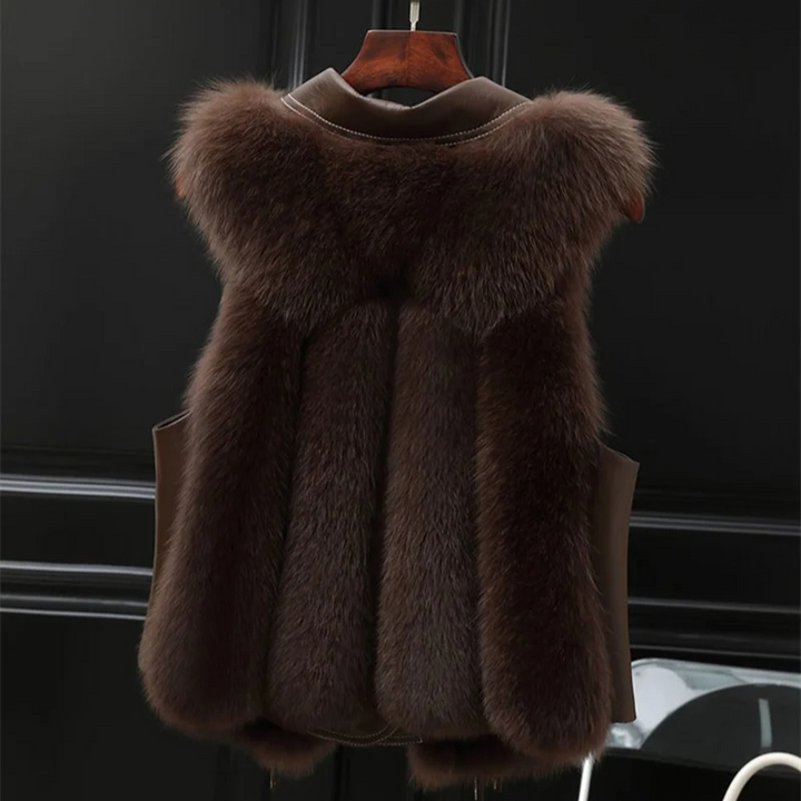 Gilet femme mode, style raffiné et ajustable, idéal pour un look chic et confortable.