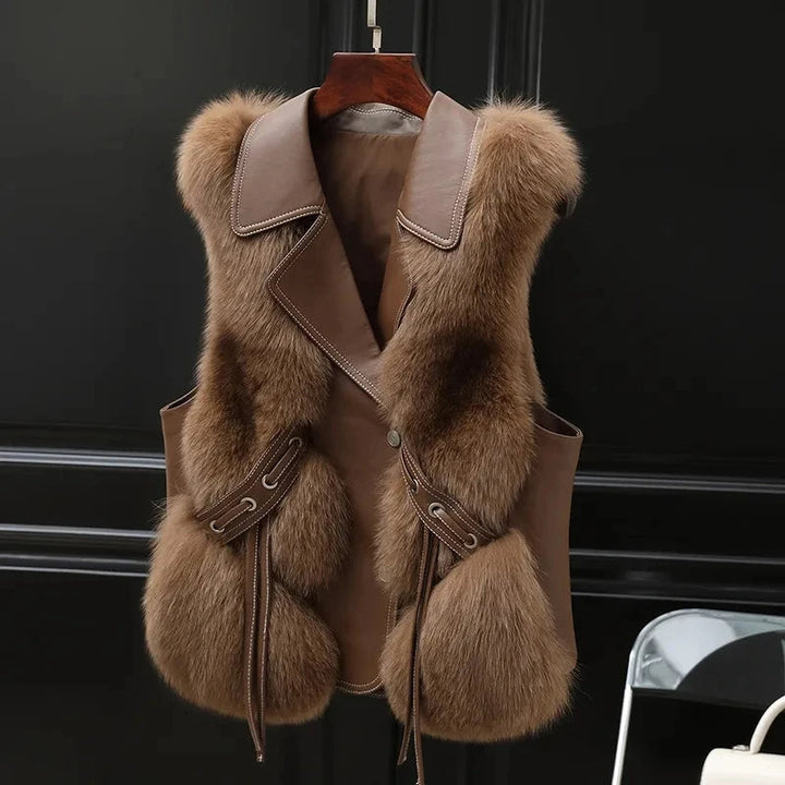 Gilet femme élégant, confortable et ajustable, parfait pour l'hiver et la mode raffinée.