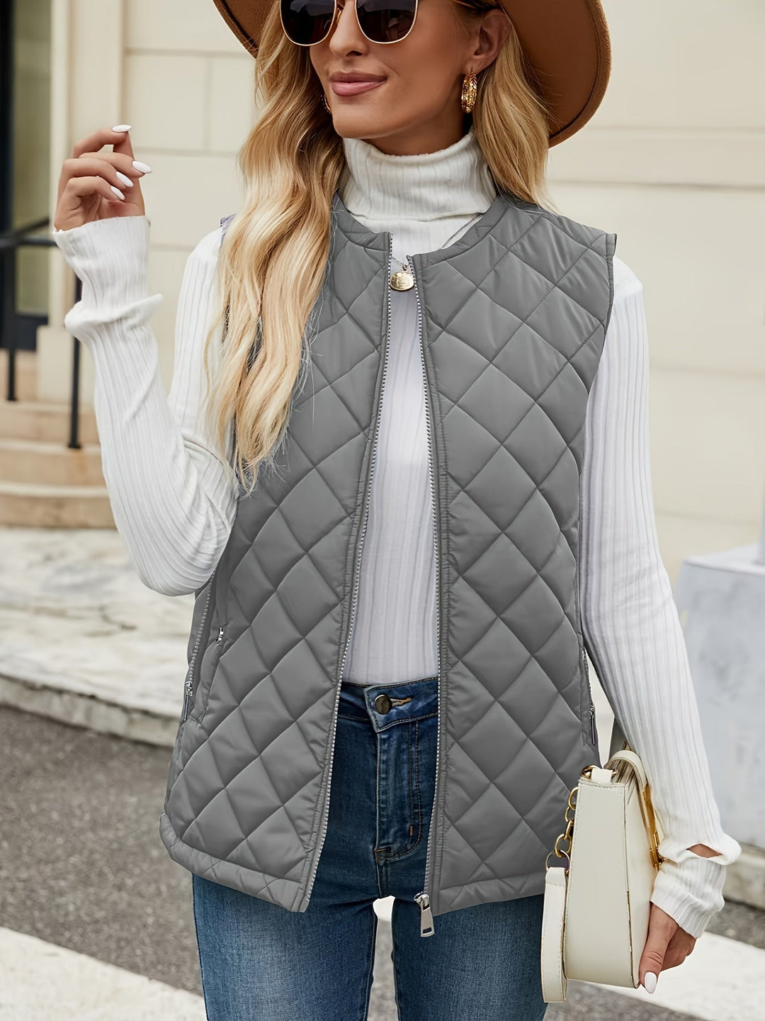 Mode féminine: gilet matelassé sans manches, élégant et léger, idéal pour la superposition au printemps/automne.
