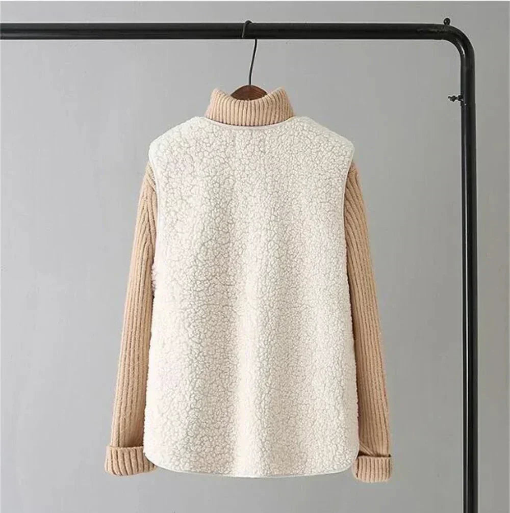 Gilet femme sans manches ouvert, design confortable et chaud, parfait pour ajouter une couche mode en hiver.