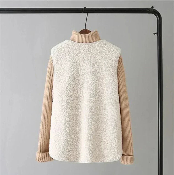 Gilet femme sans manches ouvert, design confortable et chaud, parfait pour ajouter une couche mode en hiver.