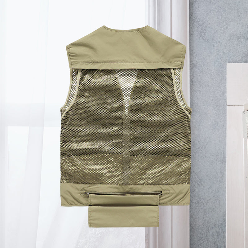 Gilet homme respirant sans manches, parfait pour la randonnée et le camping, avec nombreuses poches pratiques.