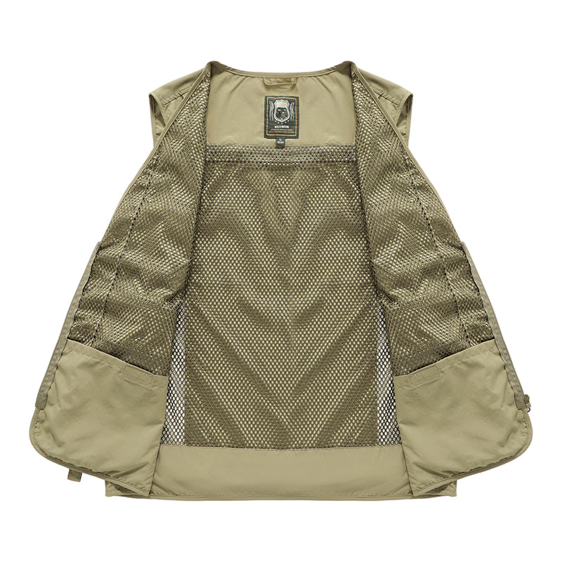 Gilet utilitaire homme avec 16 poches zippées et à velcro, offrant une organisation maximale en voyage.