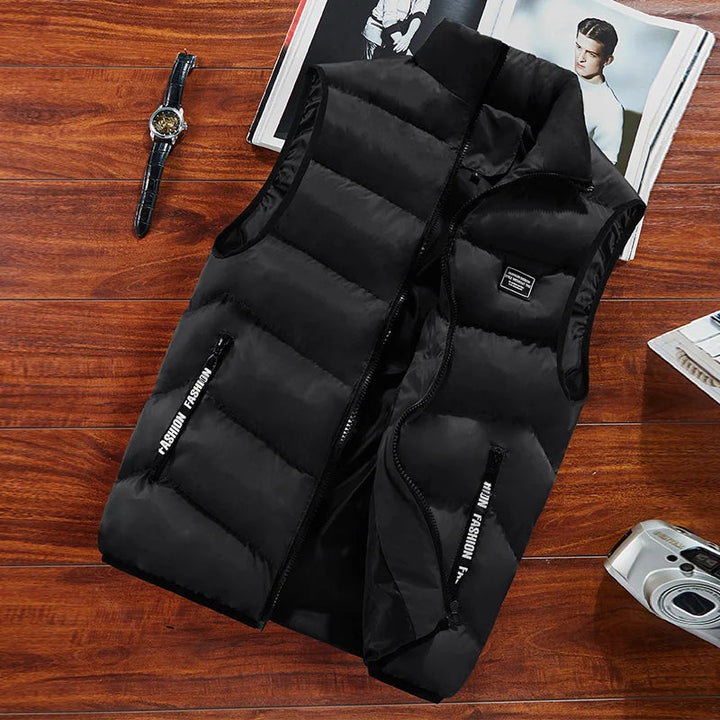 Gilet matelassé homme sans manches, idéal pour l'hiver et l'automne. Vêtement chaud et confortable pour l'extérieur.