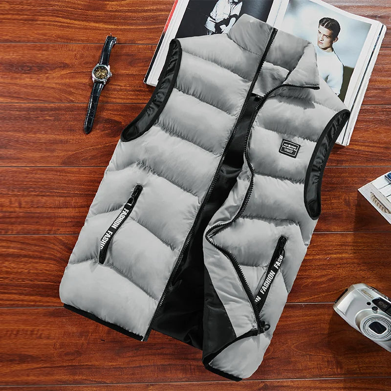 Gilet homme matelassé moderne, idéal pour la mode masculine. Veste sans manches polyvalente pour un usage quotidien.