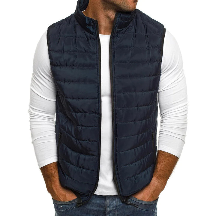 Gilet matelassé homme, coupe élégante et confortable.  Idéal pour l'automne et l'hiver.