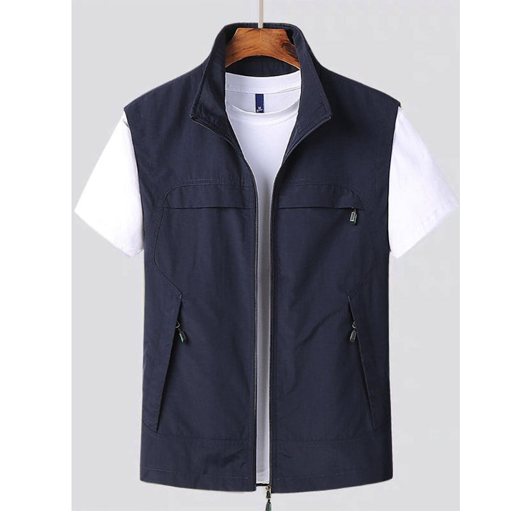 Gilet moderne pour homme, sans manches, couleur unie. Idéal pour un style casual élégant au quotidien.