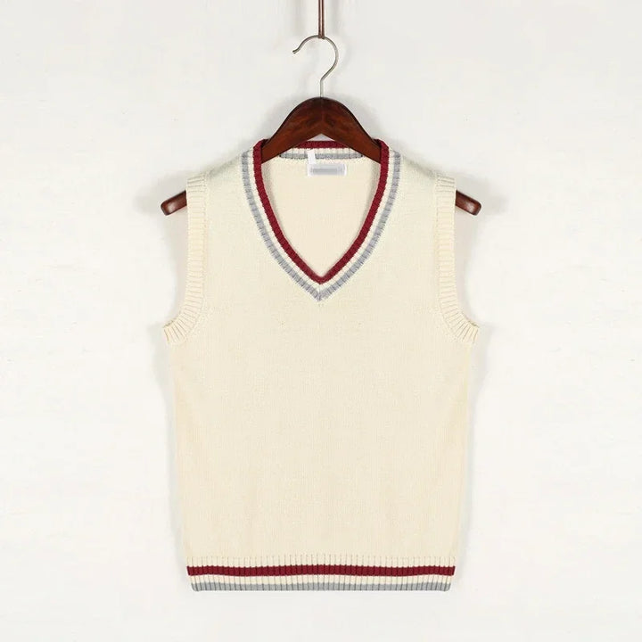 Gilet sans manches homme col V porté, look élégant. Mode décontractée chic pour printemps et automne.