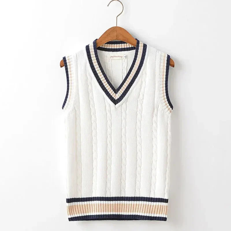 Gilet homme col V léger en tricot, coupe moderne. Crée un look décontracté chic et raffiné.