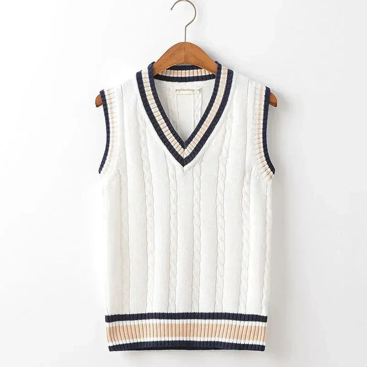 Gilet homme col V léger en tricot, coupe moderne. Crée un look décontracté chic et raffiné.