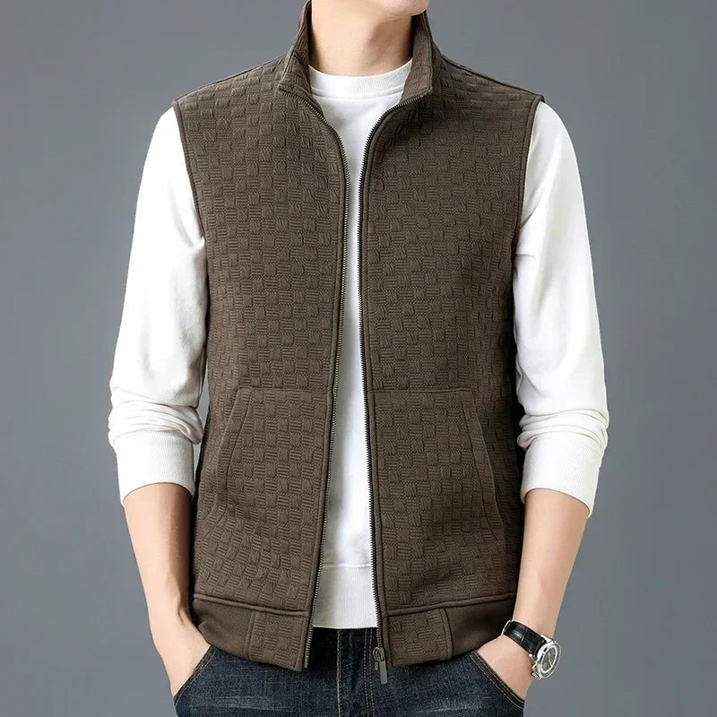 Gilet homme sans manches léger, zip frontal. Parfait pour superposition décontractée automne.