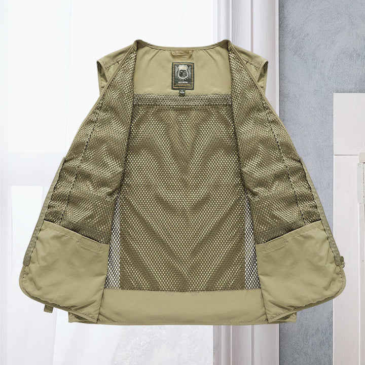 Gilet tactique homme sans manches, multi-poches, outdoor. Design léger et respirant pour activités plein air.