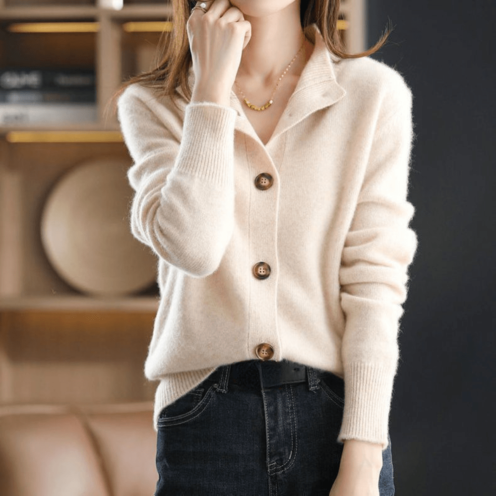 Gilet tricoté élégant pour femme, parfait pour l'automne et l'hiver, alliant confort douillet et mode féminine.