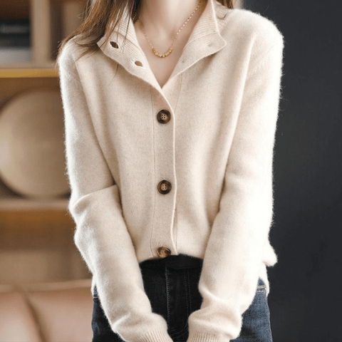 Vêtement hiver femme, gilet tricoté élégant, offre chaleur et style pour les journées fraîches d'automne.