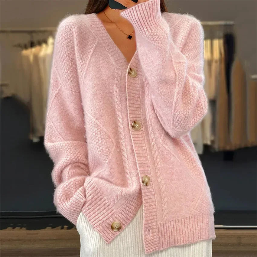 "Gilet tricoté élégant à col V pour femmes, texture luxueuse, manches longues, coupe fluide, disponible en plusieurs couleurs
