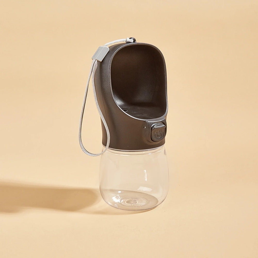 Gourde chien écologique, légère et résistante.  Hydratation facile pour vos balades.  Plusieurs tailles disponibles.