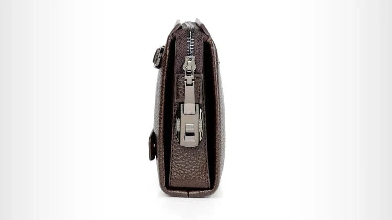 Grand portefeuille homme en cuir PU marron, vue arrière, sobre et fonctionnel, sans ornements excessifs.